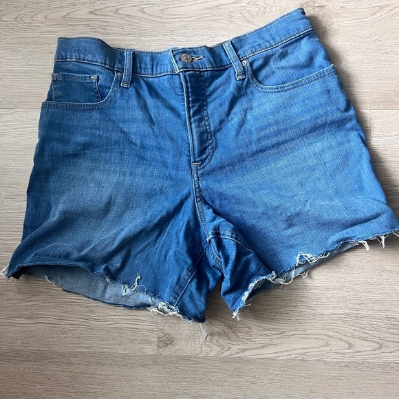Express Pants - EXPRESS Denim Medium Blue Women's  Mid Rise Shorts Size 10